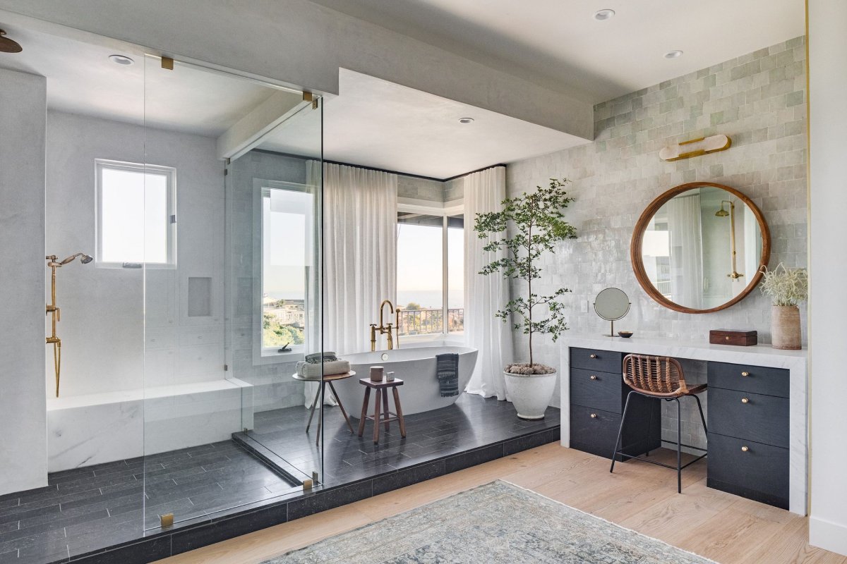 Shower Remodel Options That Fit a Gladstone Bathroom - Image 2